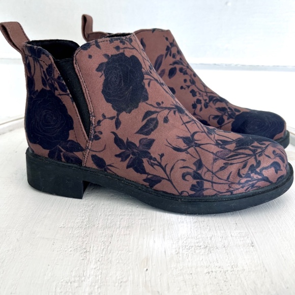 ROGUE  & WOLF Sepia Rose Romance Vegan Chelsea Boots - 39/ US 7.5 - Picture 2 of 11